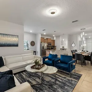 5 Bedrooms- 4 Bathrooms - Storey 4819 Ct キシミー