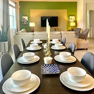 Heated Pool Vacation Villa, Theme Room, Gated Community Near Disney, Sleeps 12! Villa *