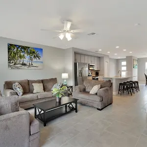 Spectacular! Townhome 9 Miles To World! * קיסימי