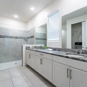 Solara Home, Wooded View Pool 6br, Modern Decor בית נופש *