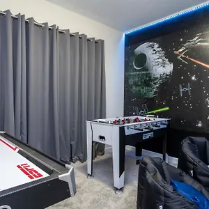 Hébergement de vacances 4br Luxury Pool Game Room, Nearby - Sleeps 12 *