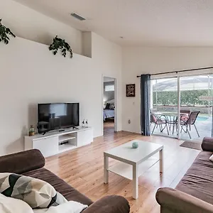 Spacious With Private Pool - No Carpet - Area