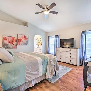 Bright And Airy With Private Pool!