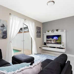 Сasa de vacaciones Modern Spacious Private Pool 4804