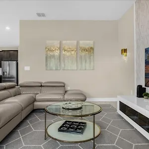 Сasa de vacaciones 6 Bedrooms- 5 Bathrooms- Champions 1097 Ls *