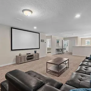 Spacious Villa! Free Arcade, Themed, Pool, בית נופש