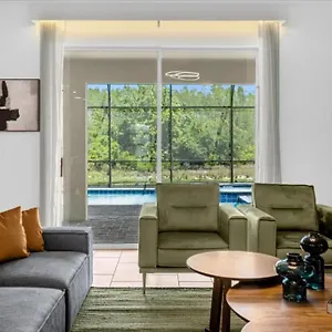 Сasa de vacaciones 8 Bedroom- 5 Bathroom Storey 2992 Pl