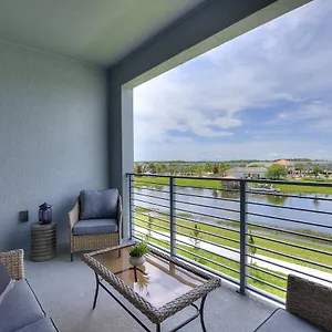 Апартаменты Life At Storey By Shine Villas, #702 Apts