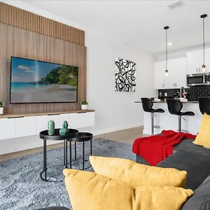 4 Bedrooms- 3 Bathrooms- Storey 2625 Rt Semesterbostad *