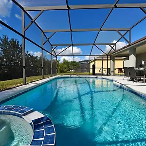 Highgate Legacy Park - 5 Bed 3 Baths Villa *
