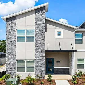 Storey 5br Family Townhome W Pool Near