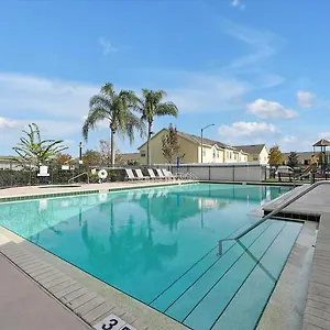 Remodeled Retreat: Tranquil Oasis Near Theme Parks Apartment Kissimmee