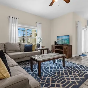 別荘 4 Bedrooms- 3 Bathrooms- Storey 3075 Pp
