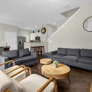 4 Bedrooms- 3 Bathrooms- West Lucaya 3200 Ol 別荘 *