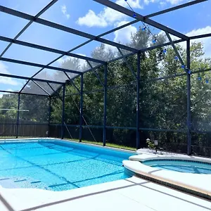 Privacy 4 Bed 3 Bath Pool With