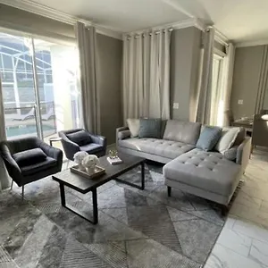 Relaxing 4 Bed Town With Splash Pool Townhouse