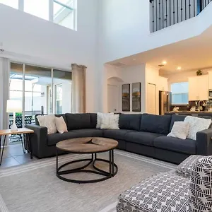 Semesterbostad Spacious & Comfy Retreat Prime Location Amazing
