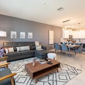 アパート Chic & Spacious For The Vacations キシミー