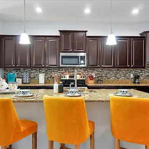 6bd Elegant Retreat With Pool & Games