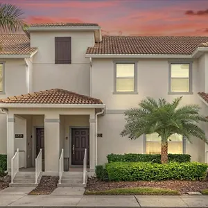 別荘 4 Bedrooms- 3 Bathrooms- Storey 4820 Ls キシミー