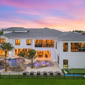 W469j- Morlando Space Mansion Holiday home *