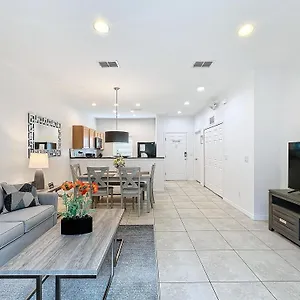 Amazing Townhouse Close To 2 Bed 2.5 Bath キシミー