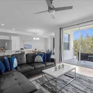 アパート 2 Bedrooms- 2 Bathrooms- Storey 4751-207 Ct *