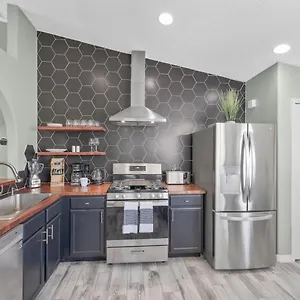 בית נופש Heated Pool And Grill House 8052