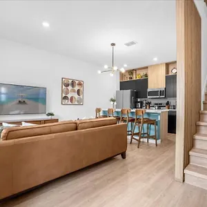 別荘 3 Bedrooms- 3 Bathrooms- The Hub 3248 Tt