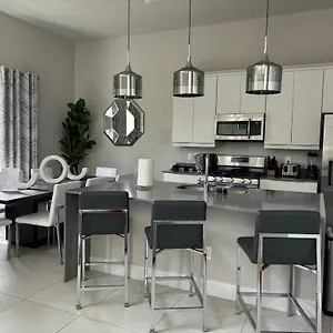 Chic Two Story Orlando Near קיסימי