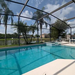 Large Lakeside 5 Bed With Private Pool