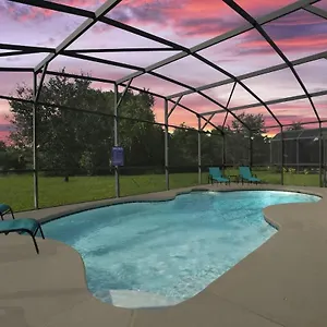 Bellavida Palms Private Screened Pool