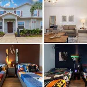 Fabulous Townhome Near The Parks Holiday home