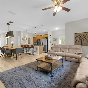 5 Bedrooms- 4 Bathrooms- Storey 4899 Ct Дом отдыха *
