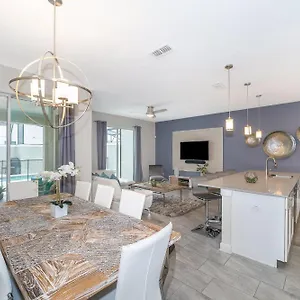 4964ht Townhouse 4 Bedrooms & 3 Bathrooms + Pool