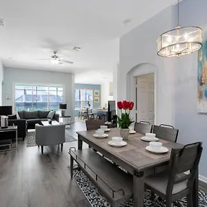 Immaculate 4 Bedrooms 3 Bathroom In Windsor Palms *