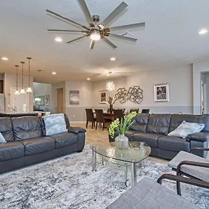 8 Bedroom At Windsor Westside With Amenities