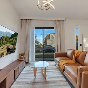 Stylish 3bed3-bath Retreat Minutes From Semesterbostad *