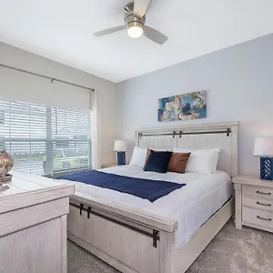 4999dm Townhouse 4 Bedrooms & 3 Bathrooms + Pool