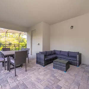 2040ma 7 Bed/6.5 Ba