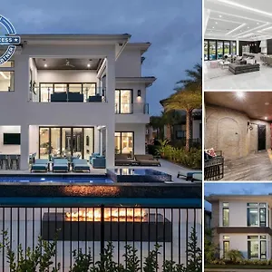 Orlando Dream Getaway: 8 Bedroom Villa6646 Villa Kissimmee