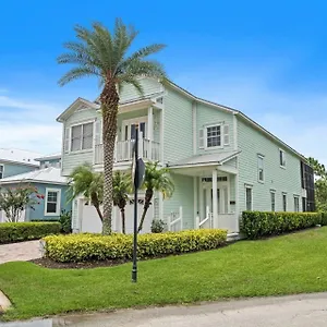 Embrace Luxury: Your Perfect Seaside Escape *