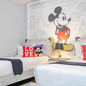 Semesterbostad Magical 5-bedroom Retreat W/ Pool, 3 Ensuite Bedrooms, Near Disney, And Internet! *