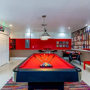 Hébergement de vacances 4br House W Perfect Location Pool And Much
