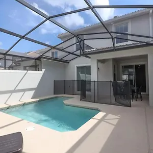 Modern 4br Townhome | Private Pool | 10 Min To Dom wakacyjny