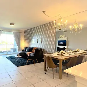 Our Stylish 2 Bedroom 6 Minutes To World דירה *