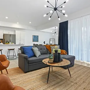 Exquisite 2 Bedroom Storey Lake, 7 Min To *