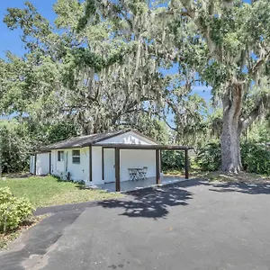 Stunning 2bd Lakefront Retreat With Breathtaking Views