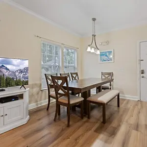 Cozy 4bdr House Near 8101 度假居 *