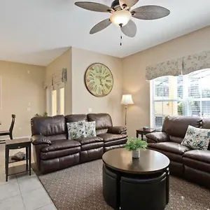 4 Bedroom 3 Bathroom Town With Splash Pool